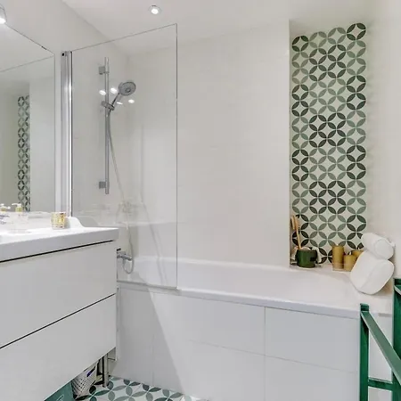 5 Min Arc De Triomphe Luxury Prestation And Parking Apartment